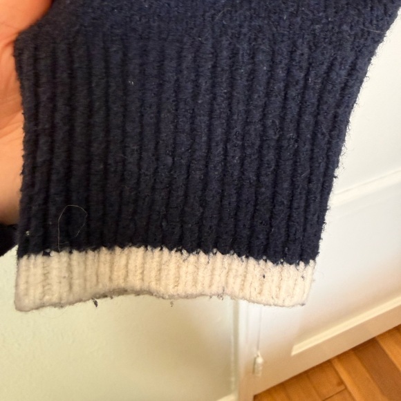 Abercrombie & Fitch Women’s Dark Blue Sweater with White Accent Size Large - Picture 7 of 8